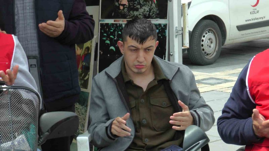 Engelliler Ellerini Filistin İçin Semaya Açtı