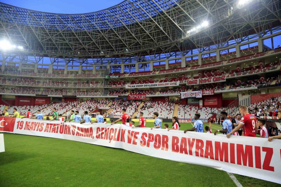 Trendyol Süper Lig: Antalyaspor: 1 - Adana Demirspor: 0 (ilk Yarı)
