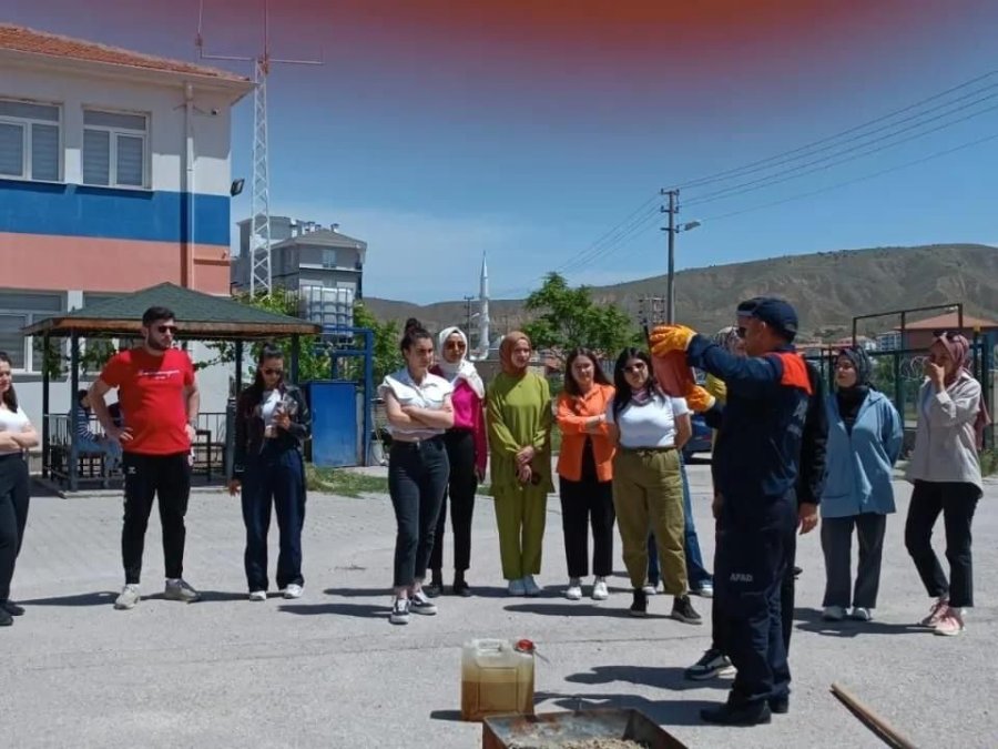 Afad Gönüllüleri Eğitimlerini Tamamladı