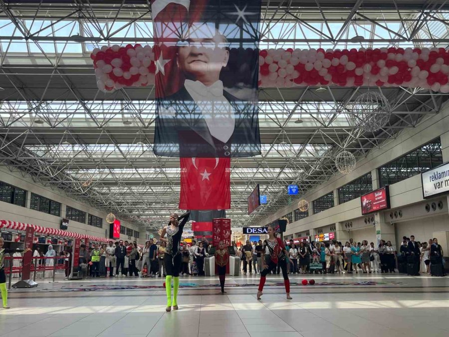 Antalya Havalimanı’nda 19 Mayıs Coşkusu
