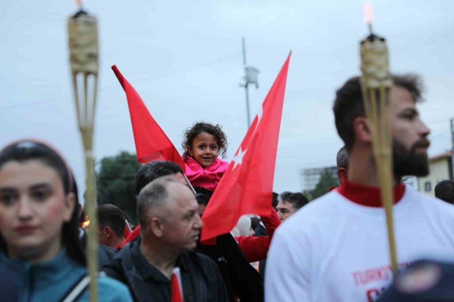 Niğde’de Fener Alayı Düzenlendi