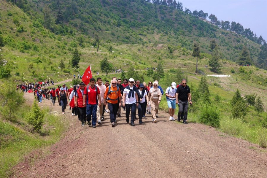Vali Pehlivan, ’doğada Gençlik Yürüyüşü’ne Katıldı