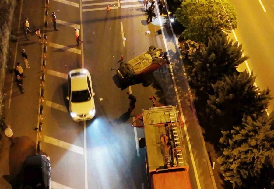 Önündeki Araca Arkadan Çarptı, Yarasını Unutup Basına Bağırdı