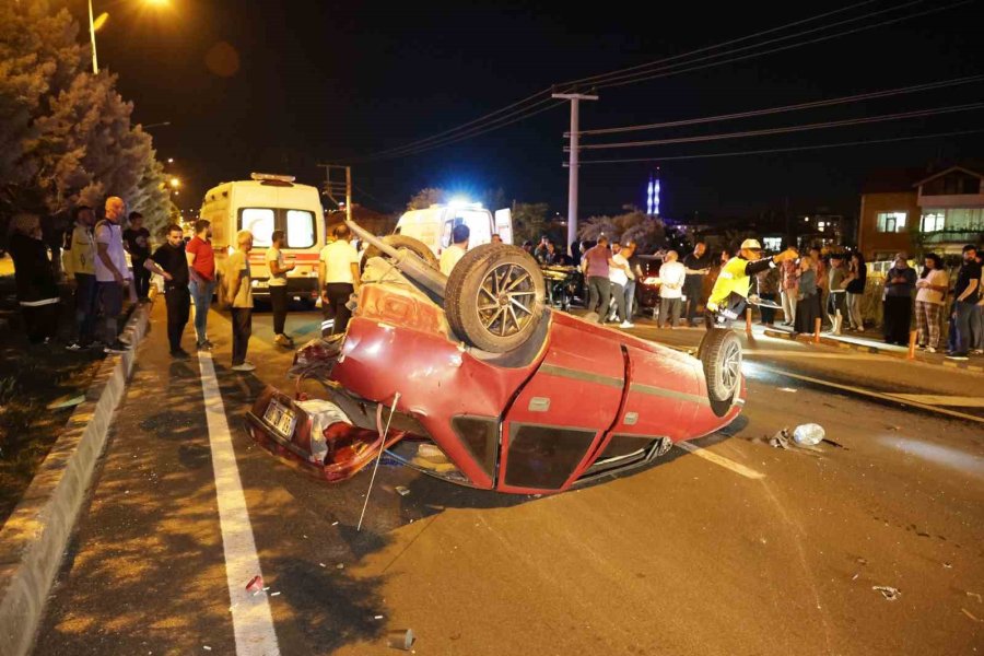 Önündeki Araca Arkadan Çarptı, Yarasını Unutup Basına Bağırdı