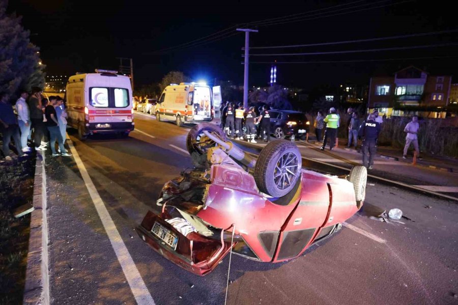 Önündeki Araca Arkadan Çarptı, Yarasını Unutup Basına Bağırdı