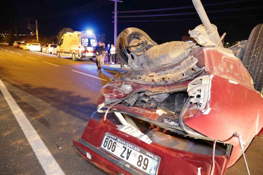 Önündeki Araca Arkadan Çarptı, Yarasını Unutup Basına Bağırdı