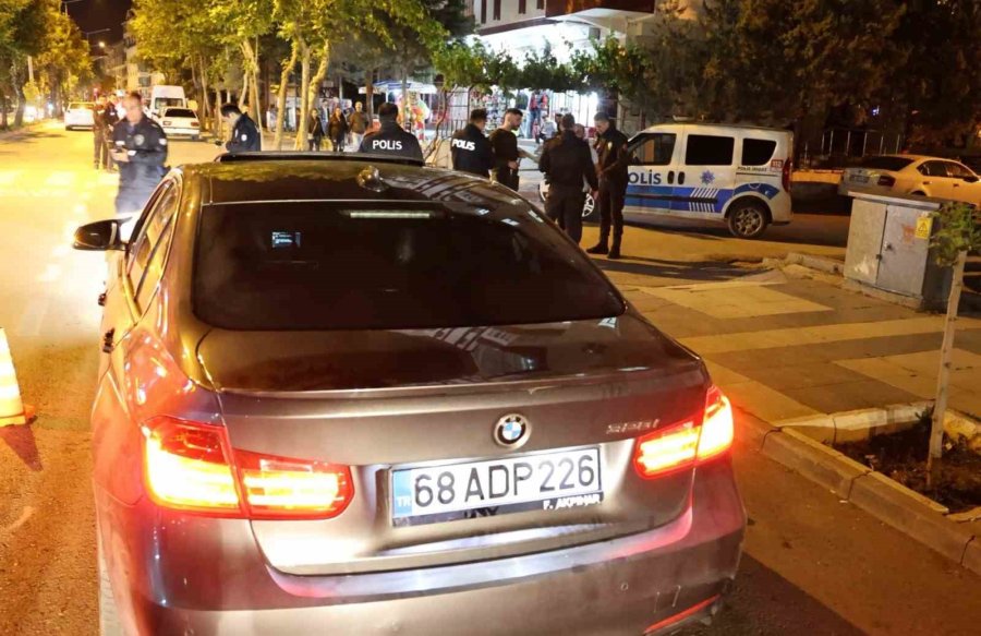 Ruhsatsız Tabanca İle Yakalandı, Kelepçe Takılınca Gülerek Polis Aracına Gitti