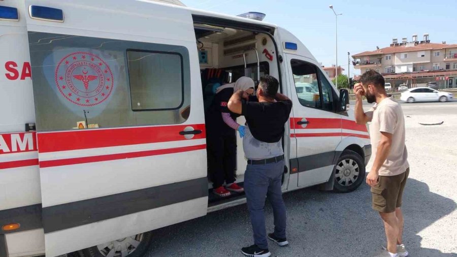 Çarpışmanın Şiddetiyle Araçların Parçaları Dağıldı, O Anlar Kameralara Yansıdı