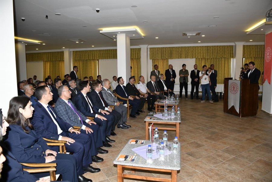 Karaman’da "karaman Arkeolojisi" Panel Düzenlendi