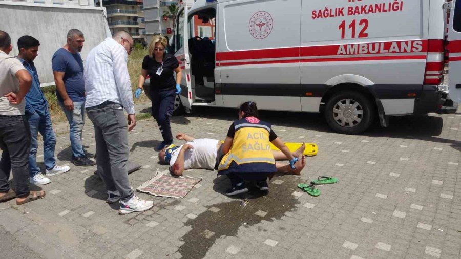 Otomobilin Arka Tamponuna Çarpan Motosiklet Sürüklendi: O Anlar Kamerada