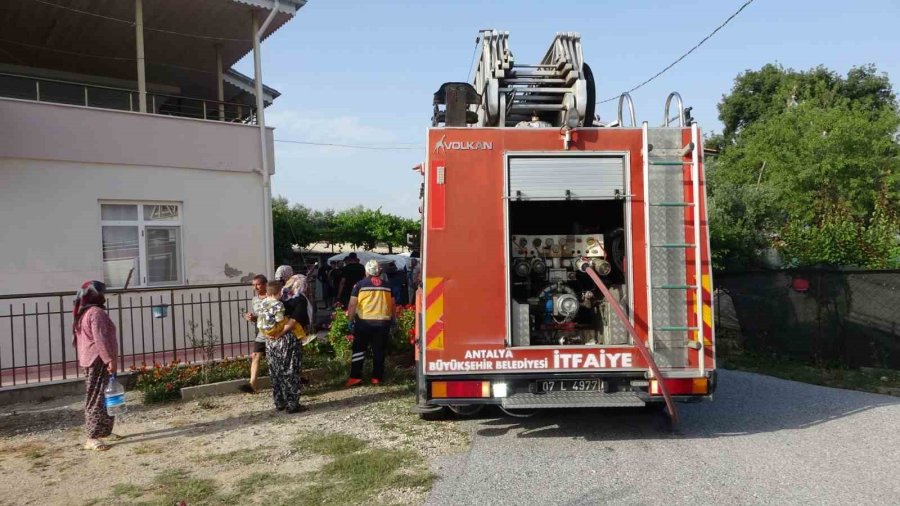 Zemin Katta Çıkan Yangında Mutfak Kullanılamaz Hale Geldi