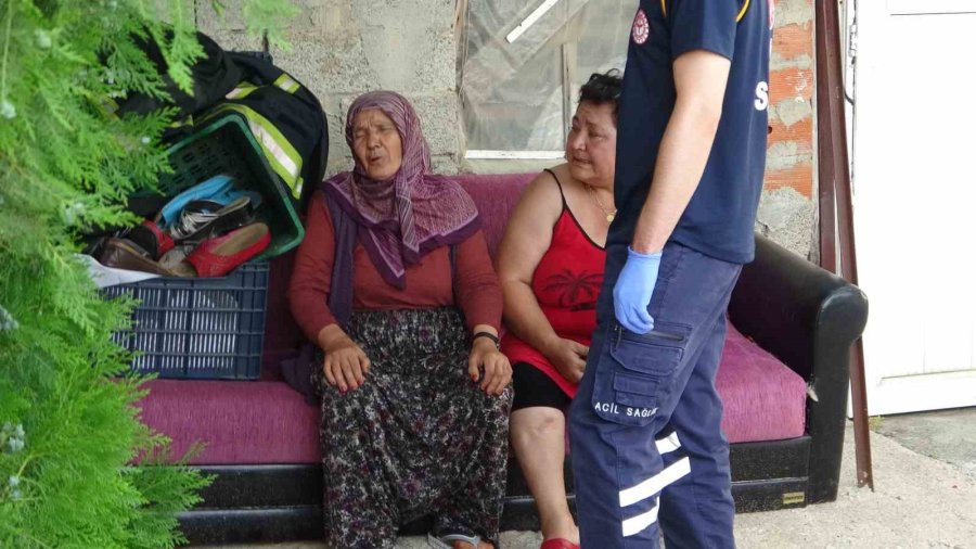 Zemin Katta Çıkan Yangında Mutfak Kullanılamaz Hale Geldi