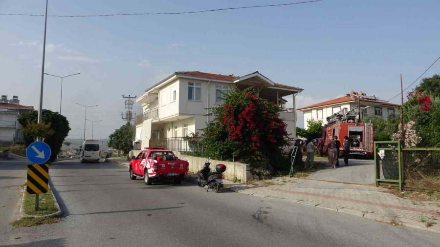 Zemin Katta Çıkan Yangında Mutfak Kullanılamaz Hale Geldi