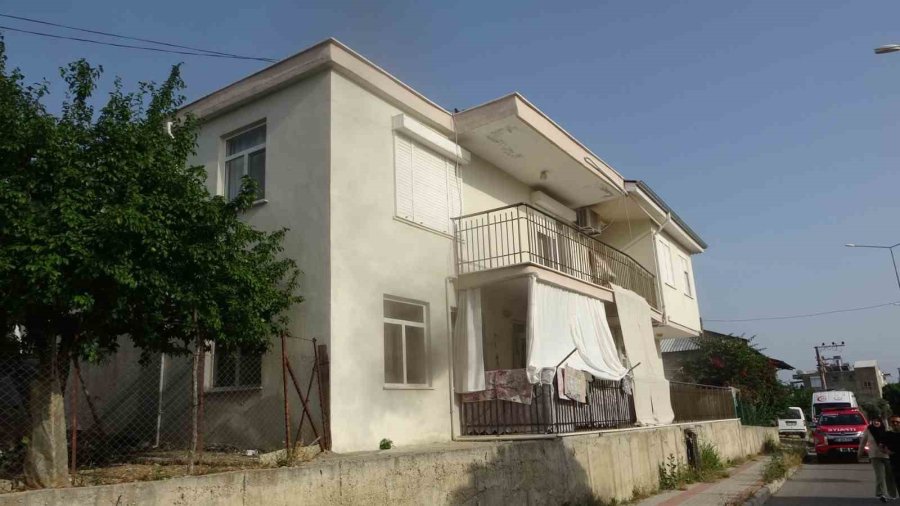 Zemin Katta Çıkan Yangında Mutfak Kullanılamaz Hale Geldi