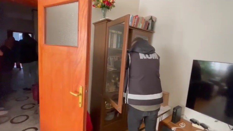 Kamu Kurumlarına Fetö Üyelerini Yerleştirmek İçin Usulsüzlük Yapanlara Operasyon: 5 Gözaltı