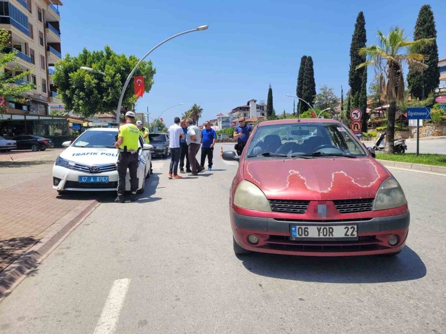 Otomobilin Çarptığı 7 Yaşındaki İlkokul Öğrencisi Yaralandı