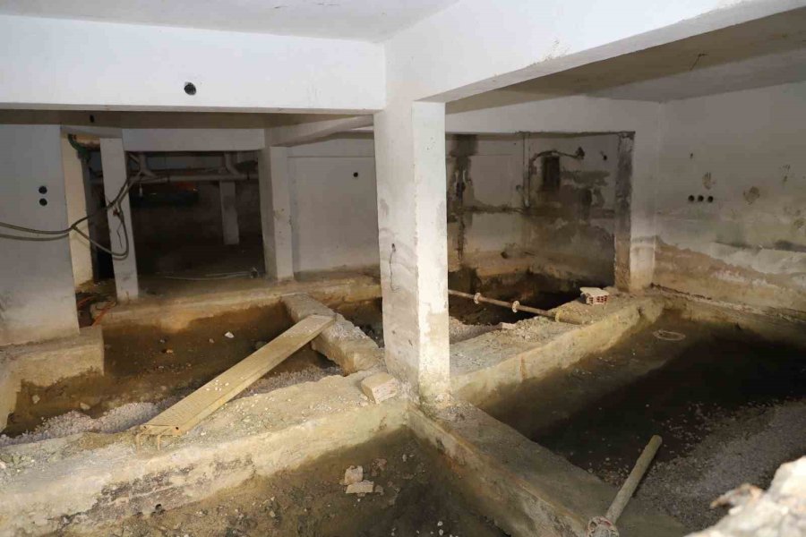 Alanya’da Kirişleri Kesilen Bina Mühürlendi