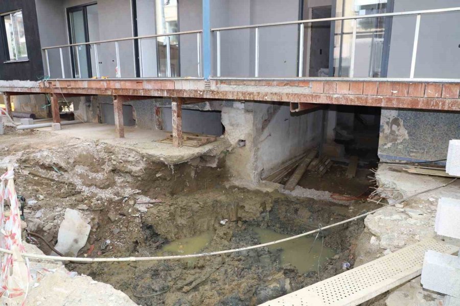 Alanya’da Kirişleri Kesilen Bina Mühürlendi