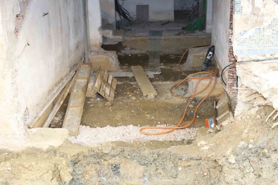 Alanya’da Kirişleri Kesilen Bina Mühürlendi