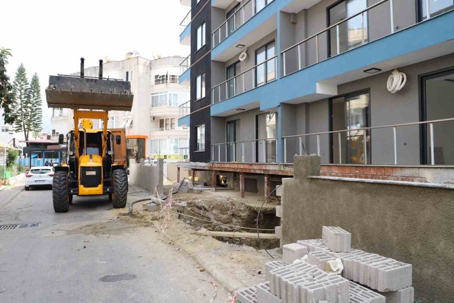 Alanya’da Kirişleri Kesilen Bina Mühürlendi