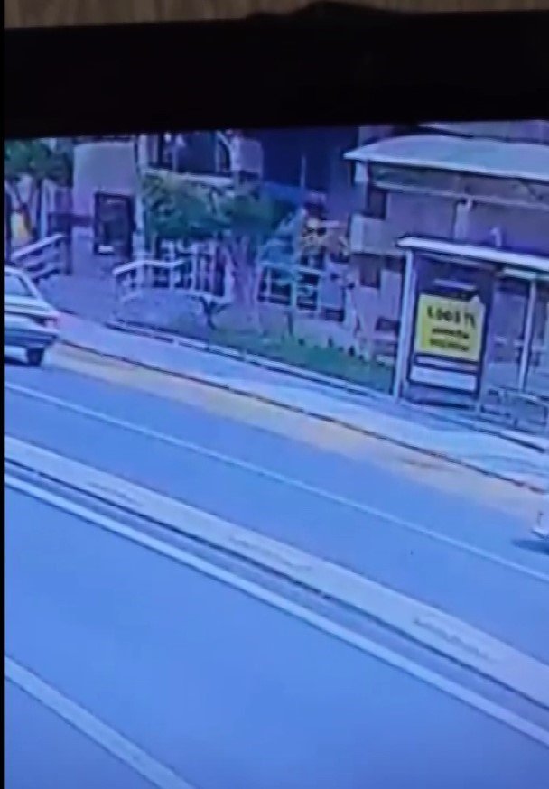 Hastane Balkonundan Düşen Bir Kişi Yaralandı: O Anlar Kamerada