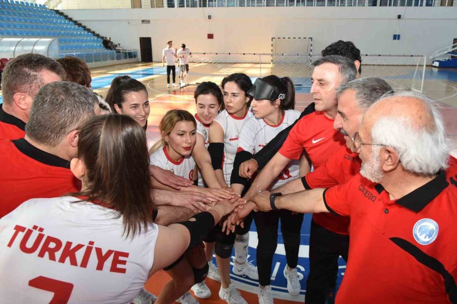 Golbol Kadın Milli Takımı, Kmü’de Öğrencilerle Buluştu