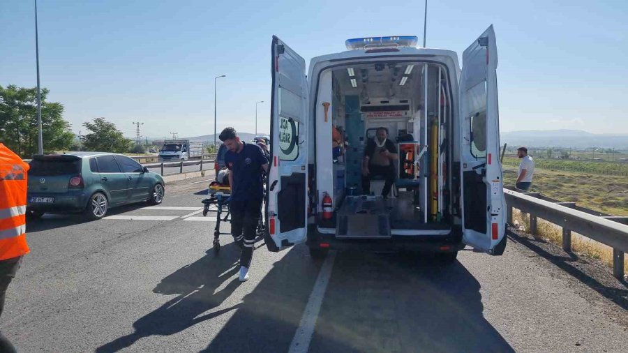 Tırdan Dökülen Malzeme Zincirlemeye Kazaya Neden Oldu: 11 Yaralı