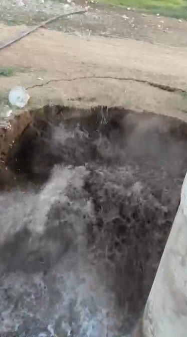 Kanalda Oluşan Göçük Saniye Saniye Görüntülendi