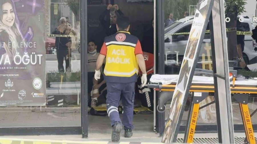 Eski Sevgilinin Tüfekle Saldırısı Kamerada: 2 Ağır Yaralı