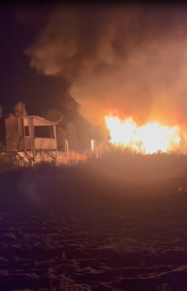 Antalya’da Denize Sıfır Çardaklarda Yangın: 2 Çardak Kül Oldu