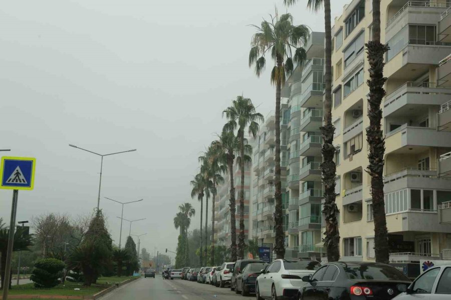 Turizm Kentini Sis Yuttu, Görüntüyü Gören Cep Telefonuna Sarıldı