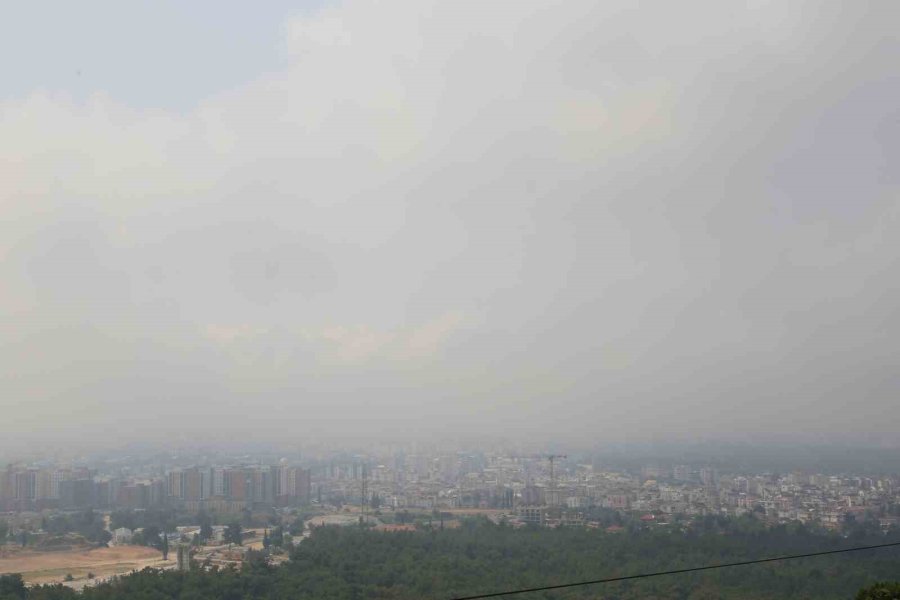 Turizm Kentini Sis Yuttu, Görüntüyü Gören Cep Telefonuna Sarıldı