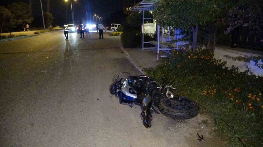 Motosikletle Otele Dönen Turistlere Arkadan Gelen Motosiklet Böyle Çarptı: 3 Yaralı