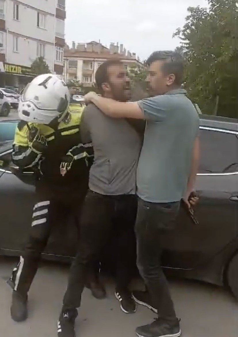 Eski Sevgilinin Tüfekle Saldırısı Kamerada: 2 Ağır Yaralı