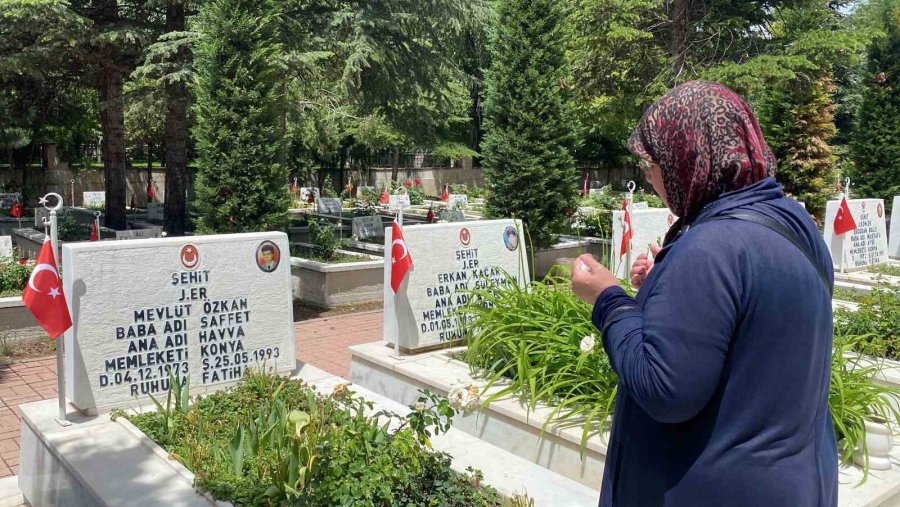 Bingöl’de 33 Silahsız Askerin Şehit Edilmesinin Acısı Dinmedi