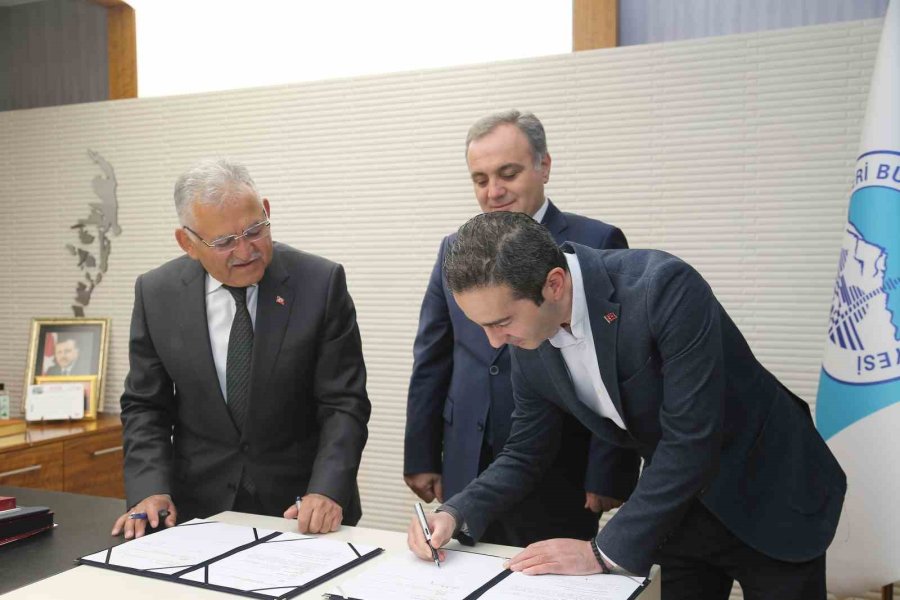 Başkan Büyükkılıç Ve Rektör Altun, Simülasyon Merkezi İçin İmzaları Attı