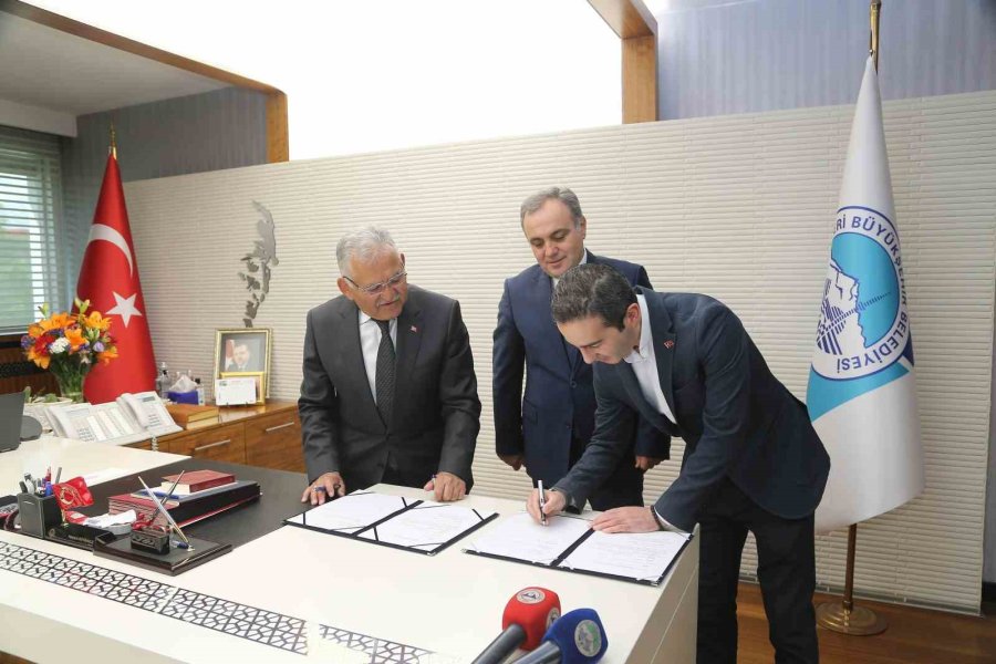 Başkan Büyükkılıç Ve Rektör Altun, Simülasyon Merkezi İçin İmzaları Attı