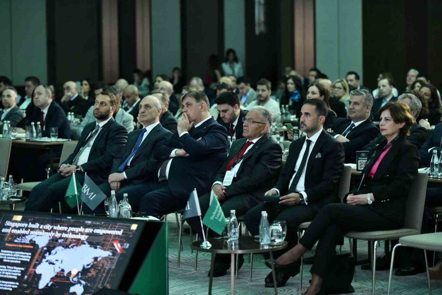 Başkan Büyükkılıç, İstanbul’da Teknoloji Liderleri Zirvesi’ne Katıldı