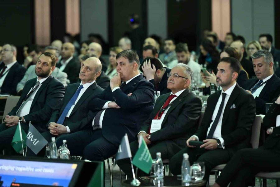 Başkan Büyükkılıç, İstanbul’da Teknoloji Liderleri Zirvesi’ne Katıldı