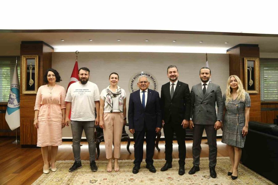 Başkan Büyükkılıç’a Ziyaretçi Yoğunluğu Sürüyor