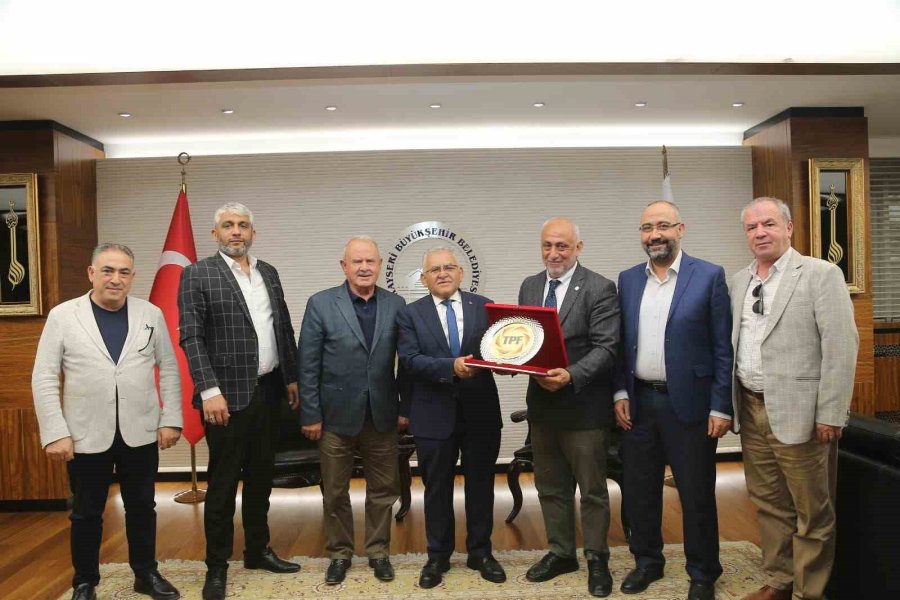 Başkan Büyükkılıç’a Ziyaretçi Yoğunluğu Sürüyor