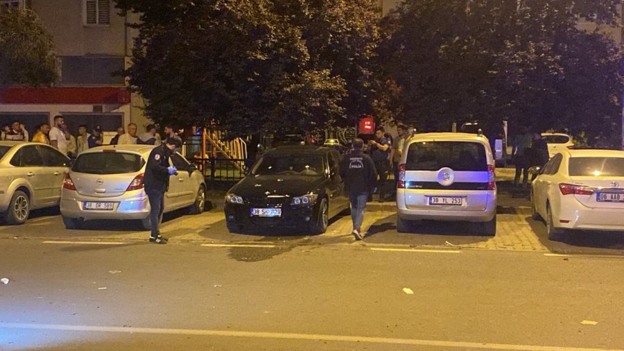 Tartıştıkları Şahıslar, 3 Gün Önce Aldıkları Otomobili Kurşunladı