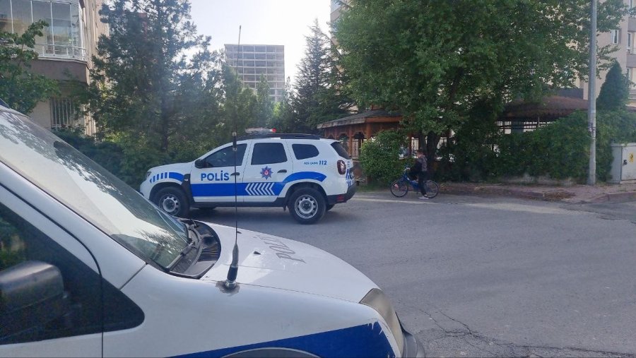 Boşanma Aşamasındaki Eşinin Yüzünü Cam Parçasıyla Kesti