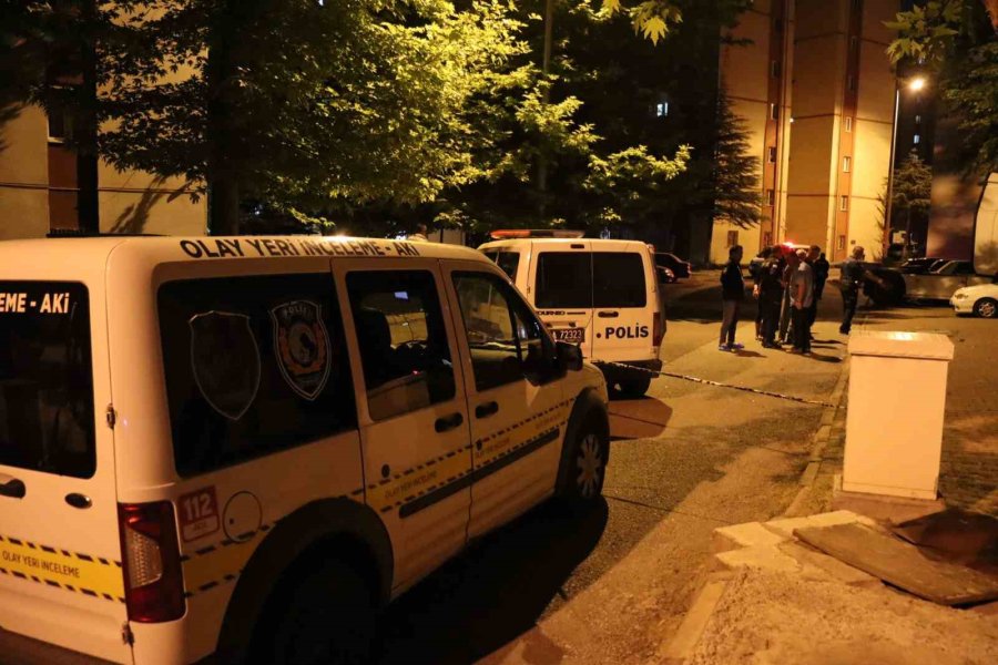 Merakı Başına İş Açtı: Silah Seslerini Duyup Balkona Çıkınca Bacağına Saçma İsabet Etti