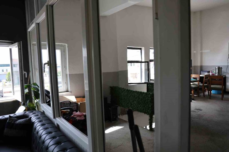 İş Yerine Satırlı, Sopalı Baskın Anı Saniye Saniye Kamerada