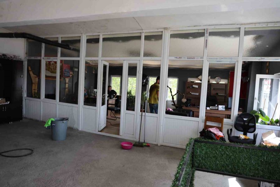 İş Yerine Satırlı, Sopalı Baskın Anı Saniye Saniye Kamerada