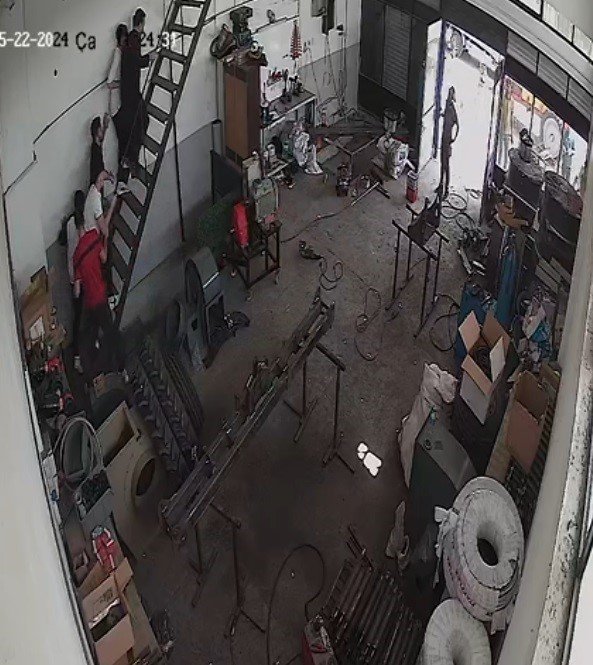 İş Yerine Satırlı, Sopalı Baskın Anı Saniye Saniye Kamerada