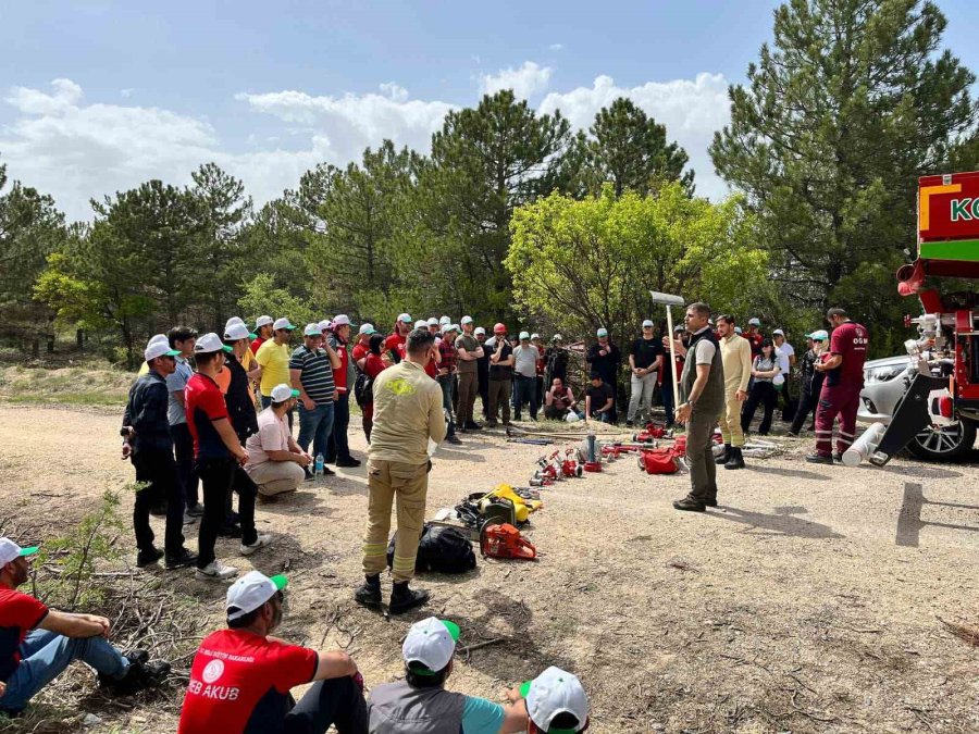 Konya’da Orman Gönüllüsü Öğretmenlere Yangın Gönüllü Eğitimi Verildi
