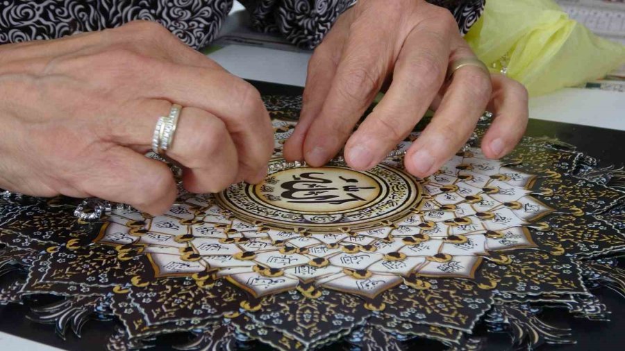 Eşinin Acısını Sanatı İle Dindirdi