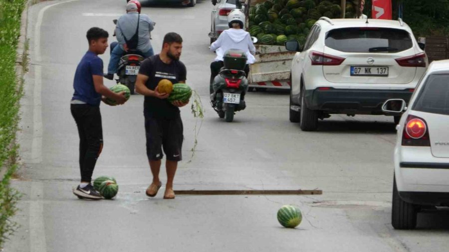 Kamyonetten Düşen Çocuk Minibüsün Altında Kalmaktan Son Anda Kurtuldu